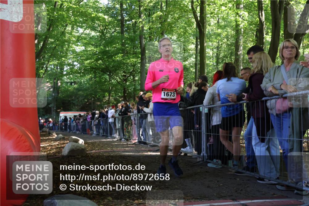 28.09.2025 - 33. Volkslauf durch das schöne Alstertal Strokosch-Dieckow http://msf.ph/oto/8972658 28.09.2025 12:02:48 Ziel 1673 meine-sportfotos.de