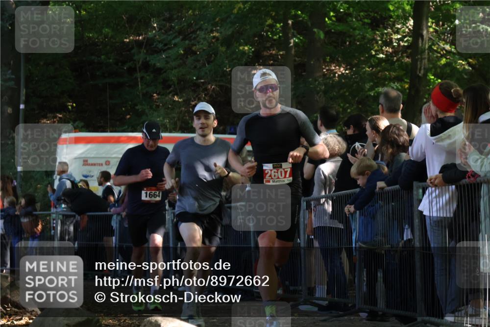 28.09.2025 - 33. Volkslauf durch das schöne Alstertal Strokosch-Dieckow http://msf.ph/oto/8972662 28.09.2025 12:03:04 Ziel 1664, 1671, 2607 meine-sportfotos.de