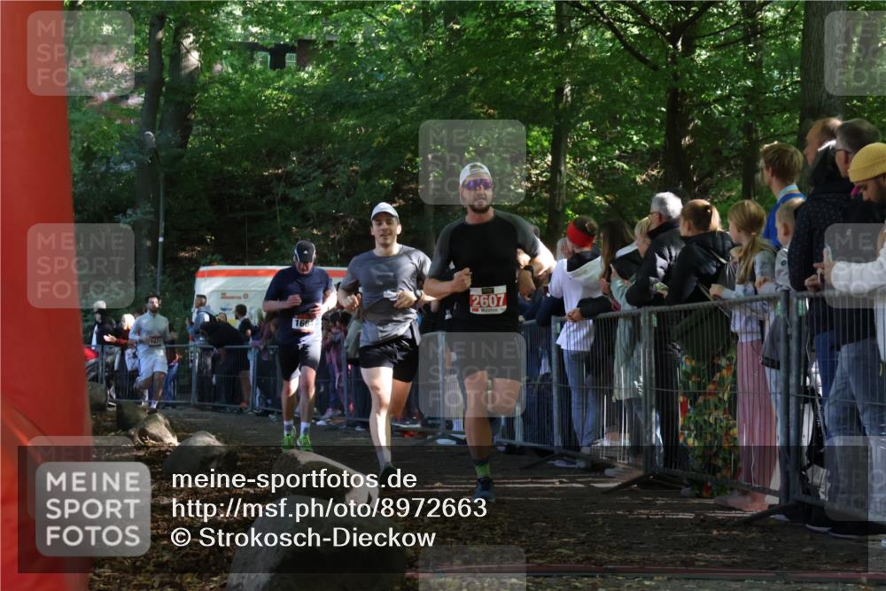 28.09.2025 - 33. Volkslauf durch das schöne Alstertal Strokosch-Dieckow http://msf.ph/oto/8972663 28.09.2025 12:03:05 Ziel 1664, 1671, 2607 meine-sportfotos.de
