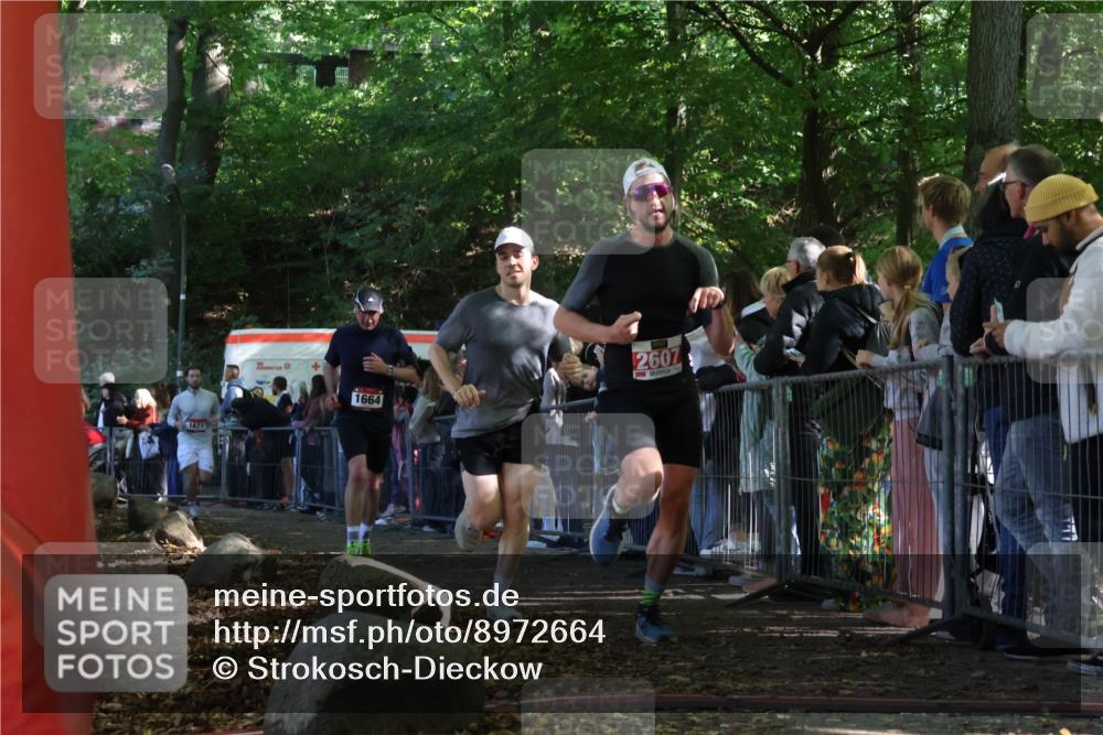 28.09.2025 - 33. Volkslauf durch das schöne Alstertal Strokosch-Dieckow http://msf.ph/oto/8972664 28.09.2025 12:03:05 Ziel 1664, 1671, 2607 meine-sportfotos.de