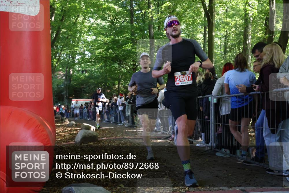 28.09.2025 - 33. Volkslauf durch das schöne Alstertal Strokosch-Dieckow http://msf.ph/oto/8972668 28.09.2025 12:03:07 Ziel 1047, 1664, 1671, 2607 meine-sportfotos.de