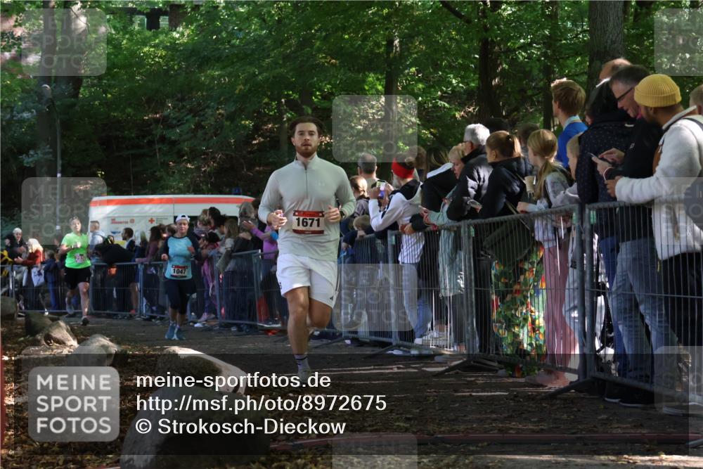28.09.2025 - 33. Volkslauf durch das schöne Alstertal Strokosch-Dieckow http://msf.ph/oto/8972675 28.09.2025 12:03:11 Ziel 1047, 1671, 2534 meine-sportfotos.de