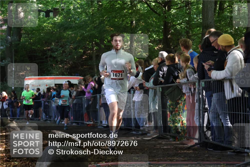 28.09.2025 - 33. Volkslauf durch das schöne Alstertal Strokosch-Dieckow http://msf.ph/oto/8972676 28.09.2025 12:03:11 Ziel 1047, 1671, 2534 meine-sportfotos.de