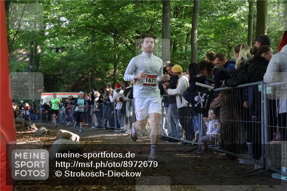28.09.2025 - 33. Volkslauf durch das schöne Alstertal Strokosch-Dieckow http://msf.ph/oto/8972679 28.09.2025 12:03:12 Ziel 1047, 1671, 2534 meine-sportfotos.de