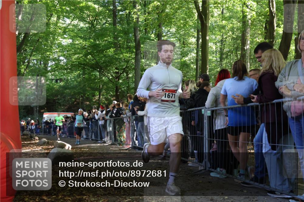 28.09.2025 - 33. Volkslauf durch das schöne Alstertal Strokosch-Dieckow http://msf.ph/oto/8972681 28.09.2025 12:03:13 Ziel 1047, 1671, 2149, 2534 meine-sportfotos.de