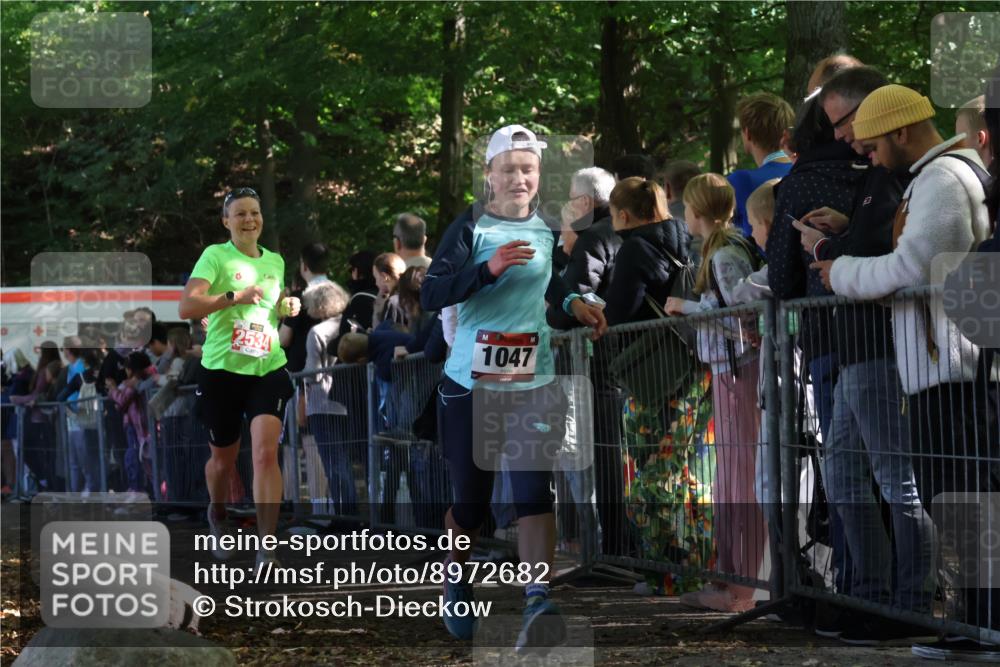 28.09.2025 - 33. Volkslauf durch das schöne Alstertal Strokosch-Dieckow http://msf.ph/oto/8972682 28.09.2025 12:03:15 Ziel 1047, 1060, 2149, 2276, 2534 meine-sportfotos.de