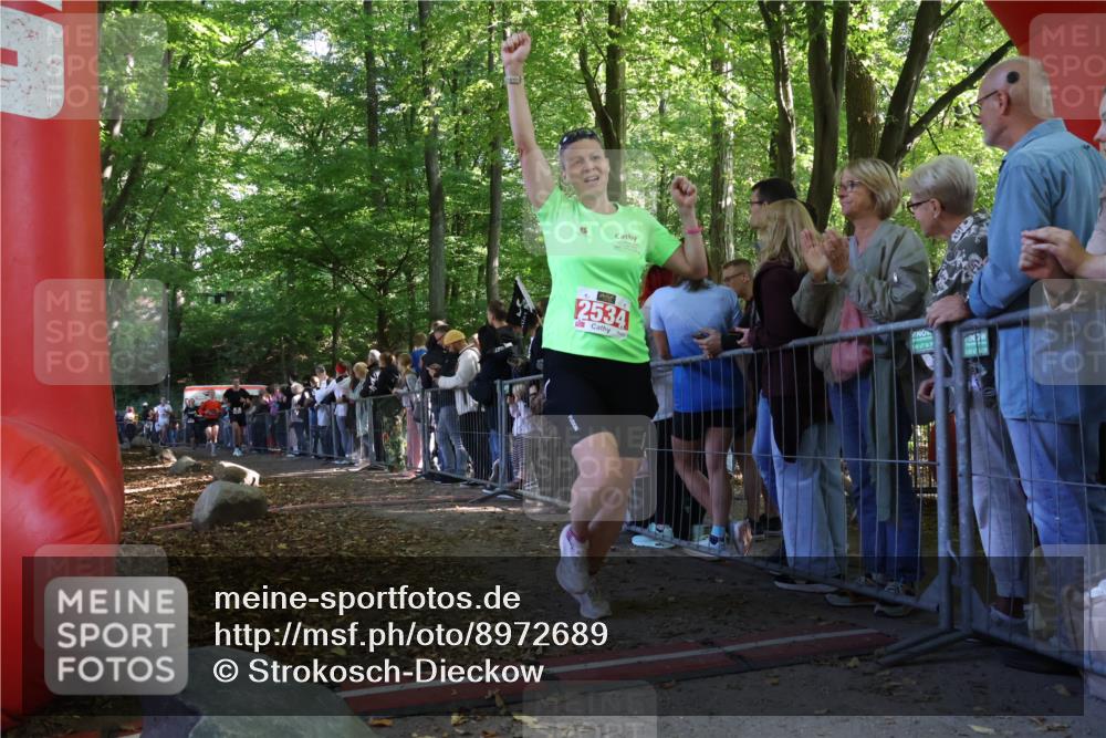 28.09.2025 - 33. Volkslauf durch das schöne Alstertal Strokosch-Dieckow http://msf.ph/oto/8972689 28.09.2025 12:03:18 Ziel 1032, 1060, 2149, 2276, 2534 meine-sportfotos.de