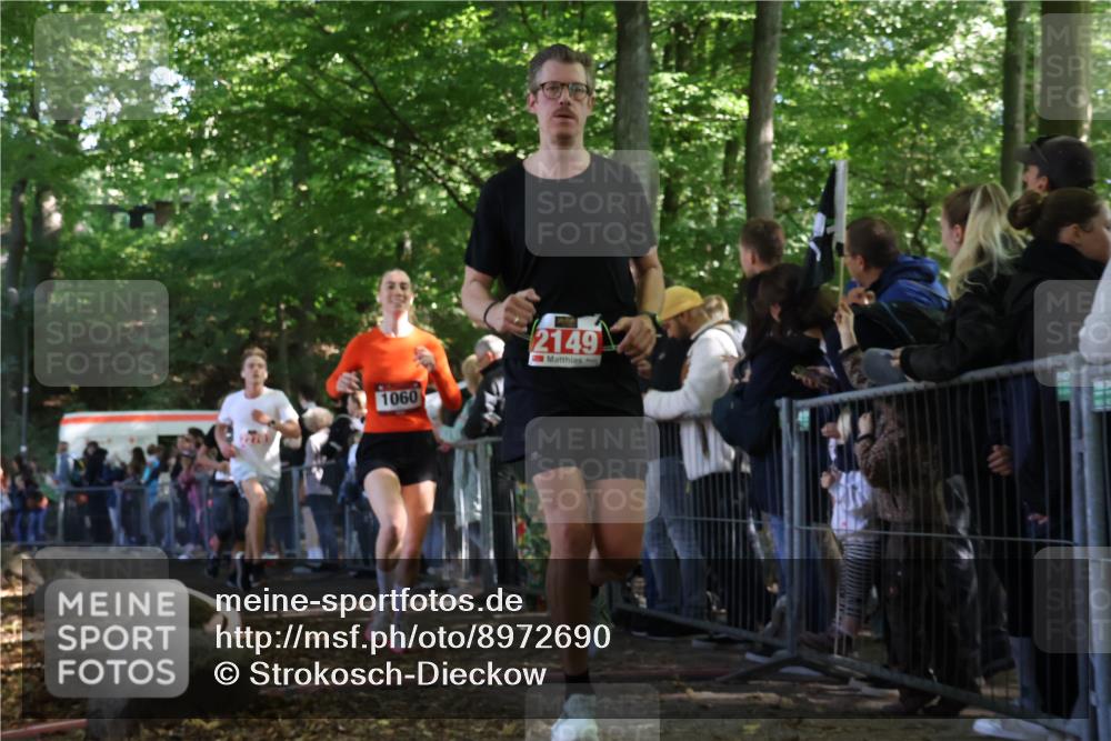 28.09.2025 - 33. Volkslauf durch das schöne Alstertal Strokosch-Dieckow http://msf.ph/oto/8972690 28.09.2025 12:03:22 Ziel 1032, 1060, 2149, 2276 meine-sportfotos.de