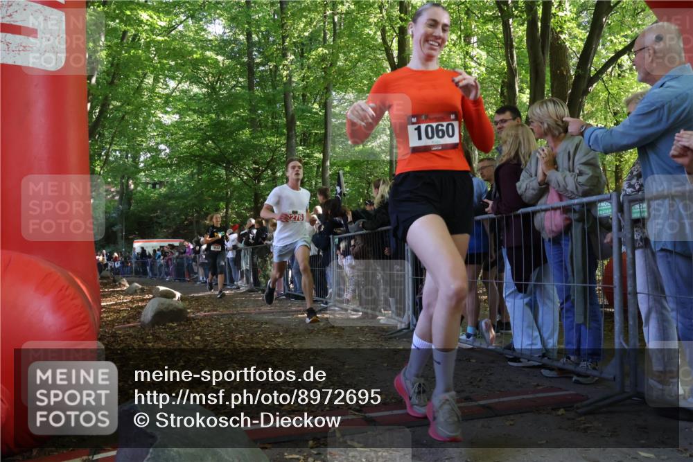 28.09.2025 - 33. Volkslauf durch das schöne Alstertal Strokosch-Dieckow http://msf.ph/oto/8972695 28.09.2025 12:03:24 Ziel 1032, 1060, 2276 meine-sportfotos.de