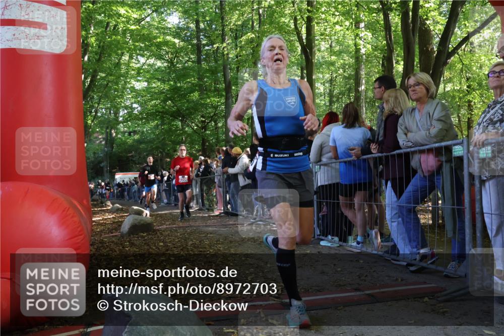 28.09.2025 - 33. Volkslauf durch das schöne Alstertal Strokosch-Dieckow http://msf.ph/oto/8972703 28.09.2025 12:03:41 Ziel 1038, 1045, 1712, 2453, 2500, 2605 meine-sportfotos.de