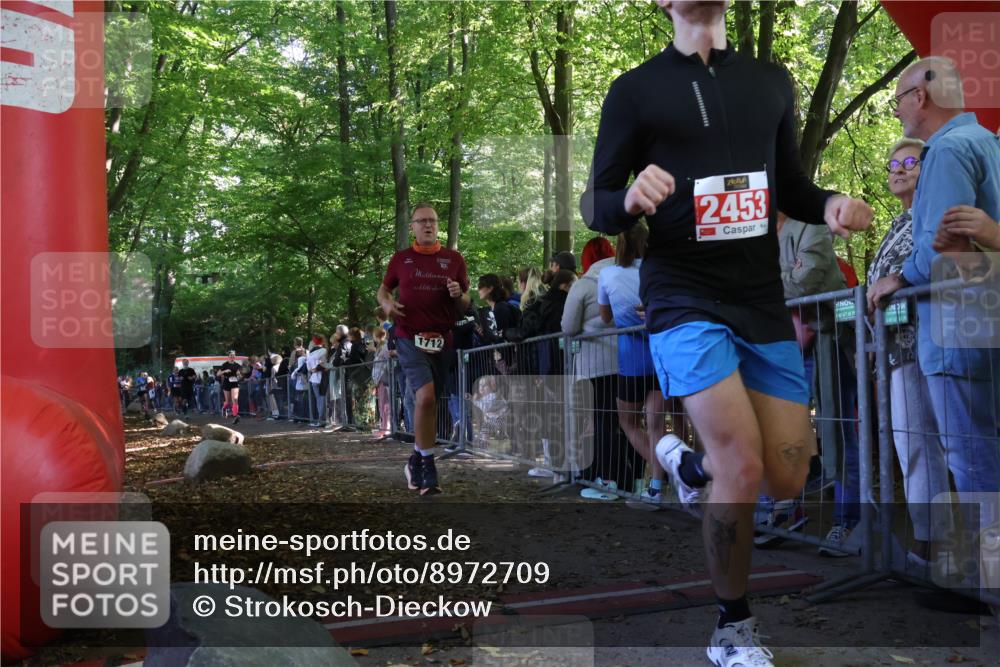 28.09.2025 - 33. Volkslauf durch das schöne Alstertal Strokosch-Dieckow http://msf.ph/oto/8972709 28.09.2025 12:03:44 Ziel 1038, 1681, 1712, 2453, 2605, 2645 meine-sportfotos.de