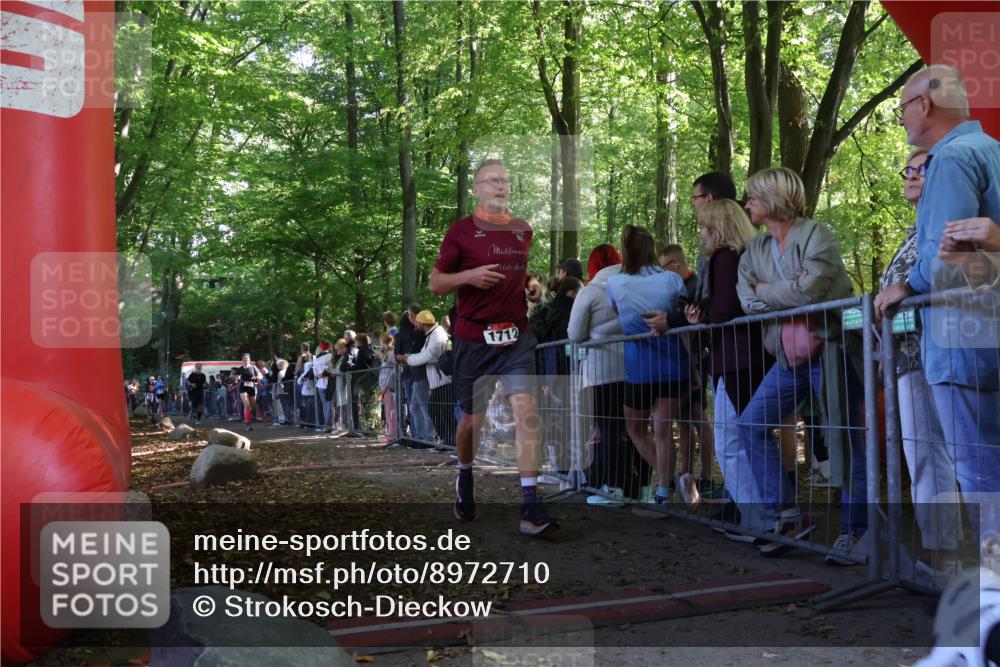 28.09.2025 - 33. Volkslauf durch das schöne Alstertal Strokosch-Dieckow http://msf.ph/oto/8972710 28.09.2025 12:03:45 Ziel 1038, 1681, 1712, 2605, 2645 meine-sportfotos.de