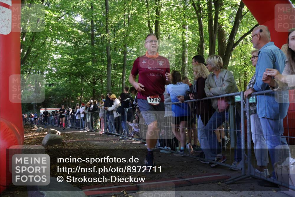 28.09.2025 - 33. Volkslauf durch das schöne Alstertal Strokosch-Dieckow http://msf.ph/oto/8972711 28.09.2025 12:03:45 Ziel 1038, 1681, 1712, 2605, 2645 meine-sportfotos.de