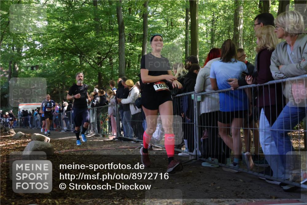 28.09.2025 - 33. Volkslauf durch das schöne Alstertal Strokosch-Dieckow http://msf.ph/oto/8972716 28.09.2025 12:03:49 Ziel 1038, 1681, 2248, 2605, 2645 meine-sportfotos.de