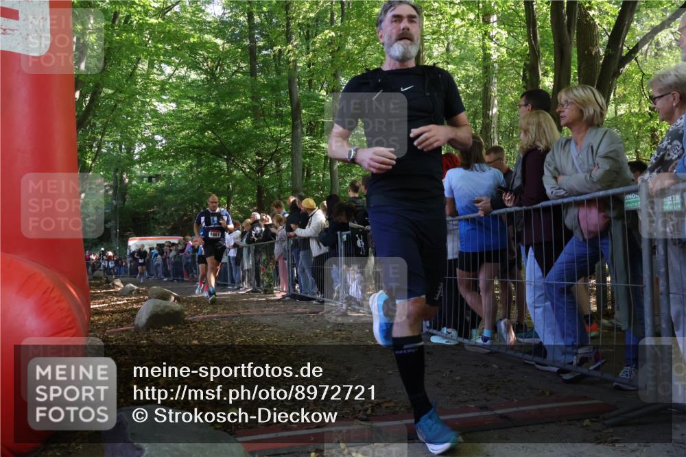 28.09.2025 - 33. Volkslauf durch das schöne Alstertal Strokosch-Dieckow http://msf.ph/oto/8972721 28.09.2025 12:03:51 Ziel 1681, 2248, 2605, 2645 meine-sportfotos.de