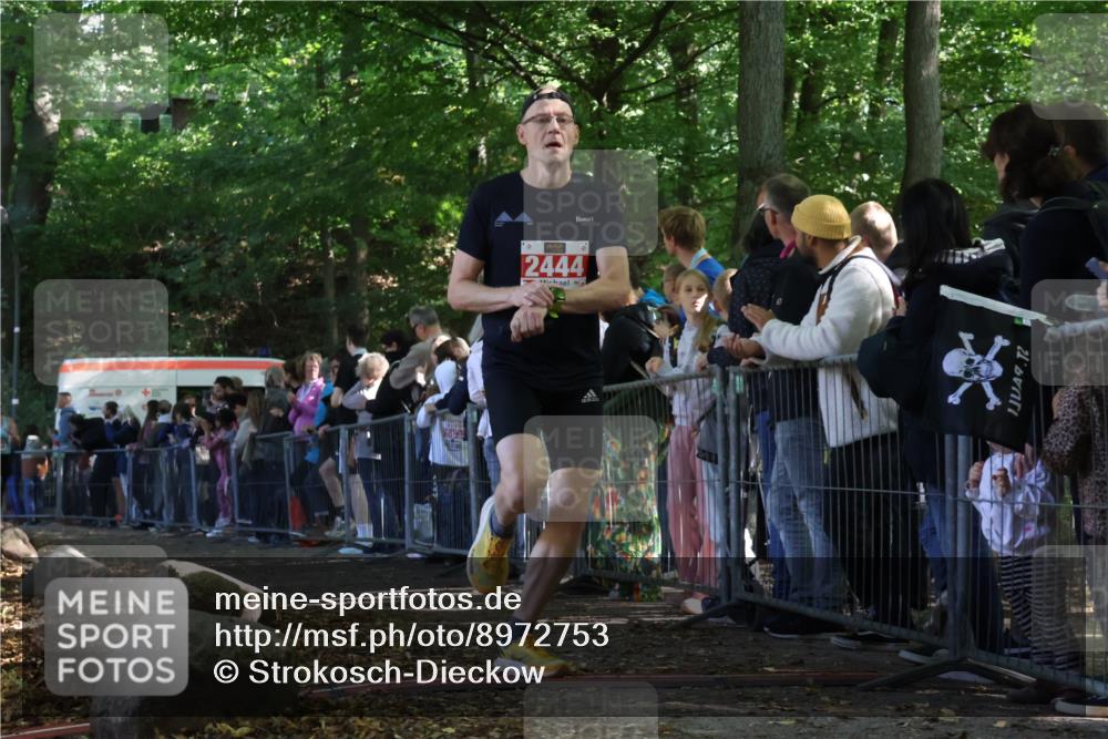 28.09.2025 - 33. Volkslauf durch das schöne Alstertal Strokosch-Dieckow http://msf.ph/oto/8972753 28.09.2025 12:04:14 Ziel 1044, 2444 meine-sportfotos.de