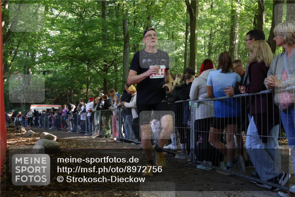 28.09.2025 - 33. Volkslauf durch das schöne Alstertal Strokosch-Dieckow http://msf.ph/oto/8972756 28.09.2025 12:04:15 Ziel 1044, 2444 meine-sportfotos.de