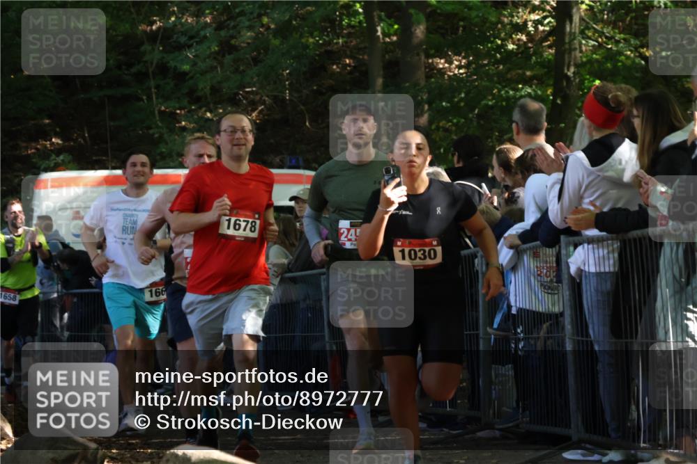 28.09.2025 - 33. Volkslauf durch das schöne Alstertal Strokosch-Dieckow http://msf.ph/oto/8972777 28.09.2025 12:04:59 Ziel 1030, 1658, 1667, 1678, 2459, 2552 meine-sportfotos.de