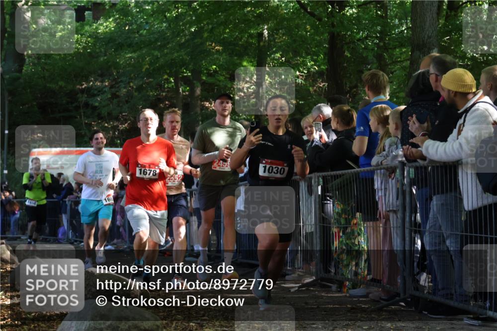 28.09.2025 - 33. Volkslauf durch das schöne Alstertal Strokosch-Dieckow http://msf.ph/oto/8972779 28.09.2025 12:05:00 Ziel 1030, 1658, 1667, 1678, 2459, 2552 meine-sportfotos.de