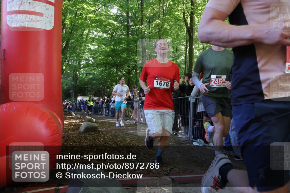 28.09.2025 - 33. Volkslauf durch das schöne Alstertal Strokosch-Dieckow http://msf.ph/oto/8972786 28.09.2025 12:05:04 Ziel 1034, 1658, 1667, 1678 meine-sportfotos.de