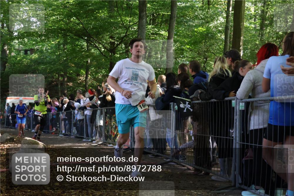 28.09.2025 - 33. Volkslauf durch das schöne Alstertal Strokosch-Dieckow http://msf.ph/oto/8972788 28.09.2025 12:05:05 Ziel 1034, 1658, 1667 meine-sportfotos.de