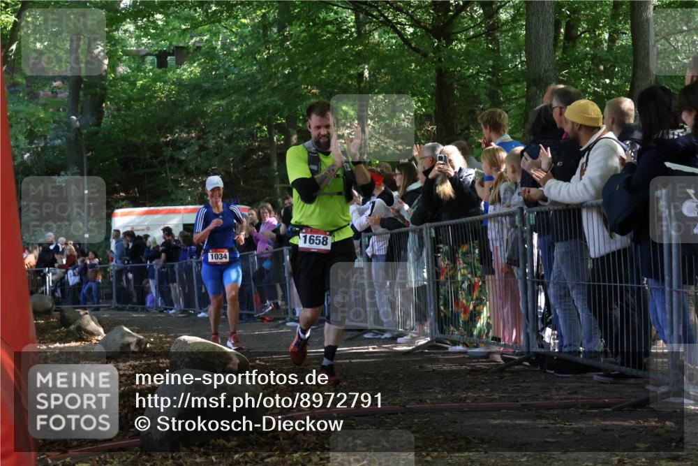 28.09.2025 - 33. Volkslauf durch das schöne Alstertal Strokosch-Dieckow http://msf.ph/oto/8972791 28.09.2025 12:05:07 Ziel 1034, 1658 meine-sportfotos.de