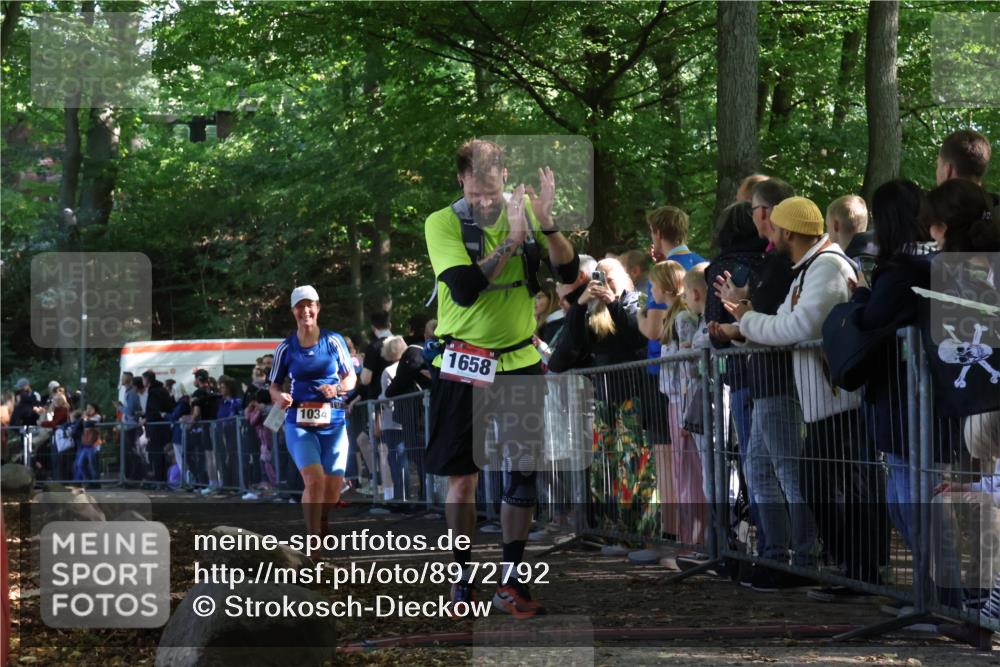 28.09.2025 - 33. Volkslauf durch das schöne Alstertal Strokosch-Dieckow http://msf.ph/oto/8972792 28.09.2025 12:05:07 Ziel 1034, 1658 meine-sportfotos.de