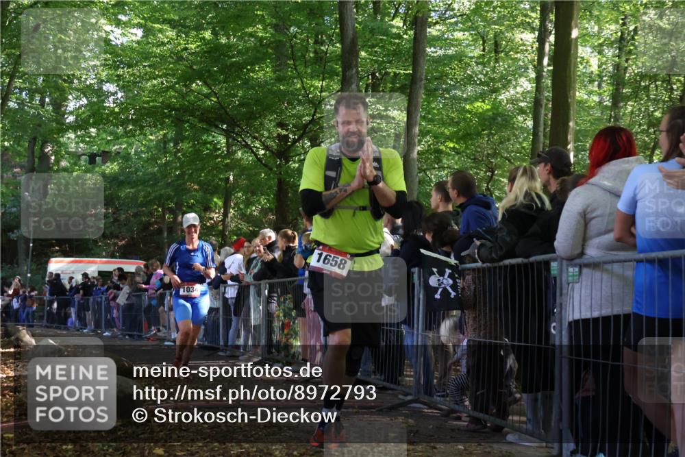 28.09.2025 - 33. Volkslauf durch das schöne Alstertal Strokosch-Dieckow http://msf.ph/oto/8972793 28.09.2025 12:05:08 Ziel 1034, 1658 meine-sportfotos.de