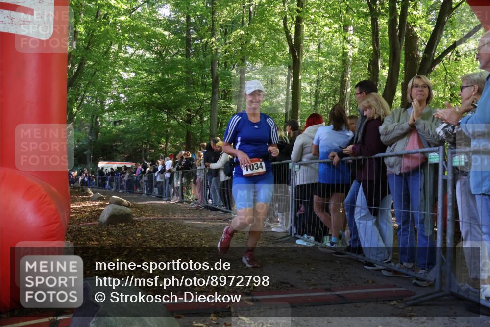 28.09.2025 - 33. Volkslauf durch das schöne Alstertal Strokosch-Dieckow http://msf.ph/oto/8972798 28.09.2025 12:05:11 Ziel 1034 meine-sportfotos.de