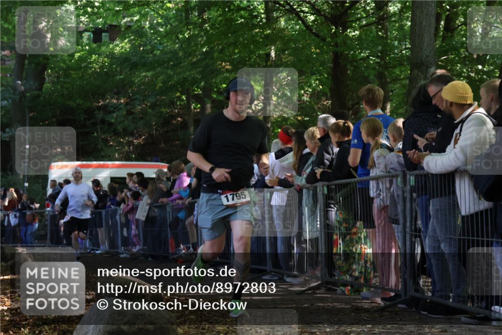 28.09.2025 - 33. Volkslauf durch das schöne Alstertal Strokosch-Dieckow http://msf.ph/oto/8972803 28.09.2025 12:05:22 Ziel 1795, 2109, 2110, 2622 meine-sportfotos.de