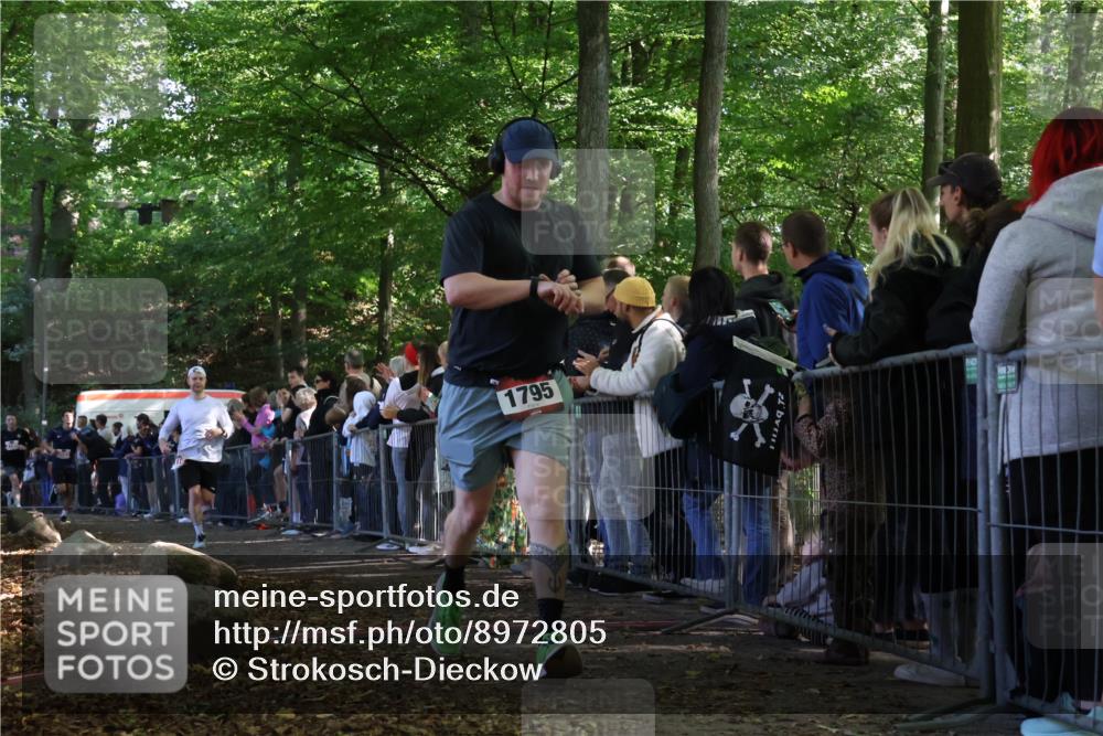 28.09.2025 - 33. Volkslauf durch das schöne Alstertal Strokosch-Dieckow http://msf.ph/oto/8972805 28.09.2025 12:05:24 Ziel 1795, 2109, 2110, 2385, 2622 meine-sportfotos.de