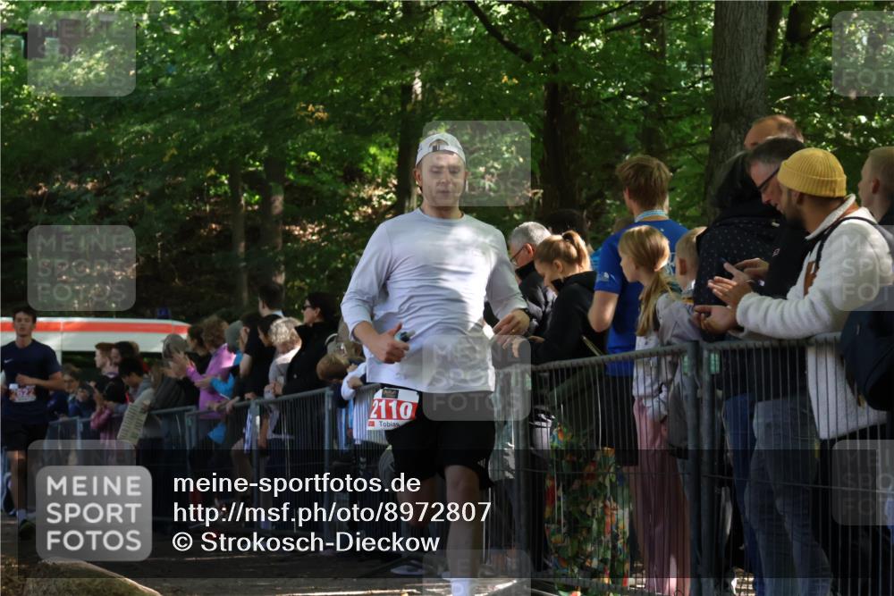 28.09.2025 - 33. Volkslauf durch das schöne Alstertal Strokosch-Dieckow http://msf.ph/oto/8972807 28.09.2025 12:05:25 Ziel 2109, 2110, 2385, 2622 meine-sportfotos.de