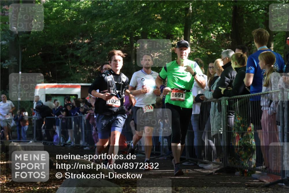 28.09.2025 - 33. Volkslauf durch das schöne Alstertal Strokosch-Dieckow http://msf.ph/oto/8972832 28.09.2025 12:05:45 Ziel 1023, 1691, 2118, 2565, 2617 meine-sportfotos.de