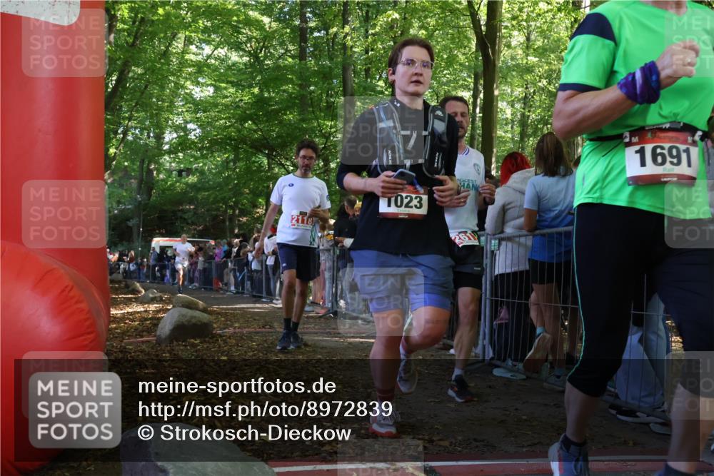 28.09.2025 - 33. Volkslauf durch das schöne Alstertal Strokosch-Dieckow http://msf.ph/oto/8972839 28.09.2025 12:05:49 Ziel 1023, 2118, 2565, 2617 meine-sportfotos.de