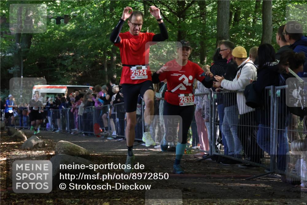28.09.2025 - 33. Volkslauf durch das schöne Alstertal Strokosch-Dieckow http://msf.ph/oto/8972850 28.09.2025 12:06:04 Ziel 1650, 2014, 2041, 2524, 2633 meine-sportfotos.de