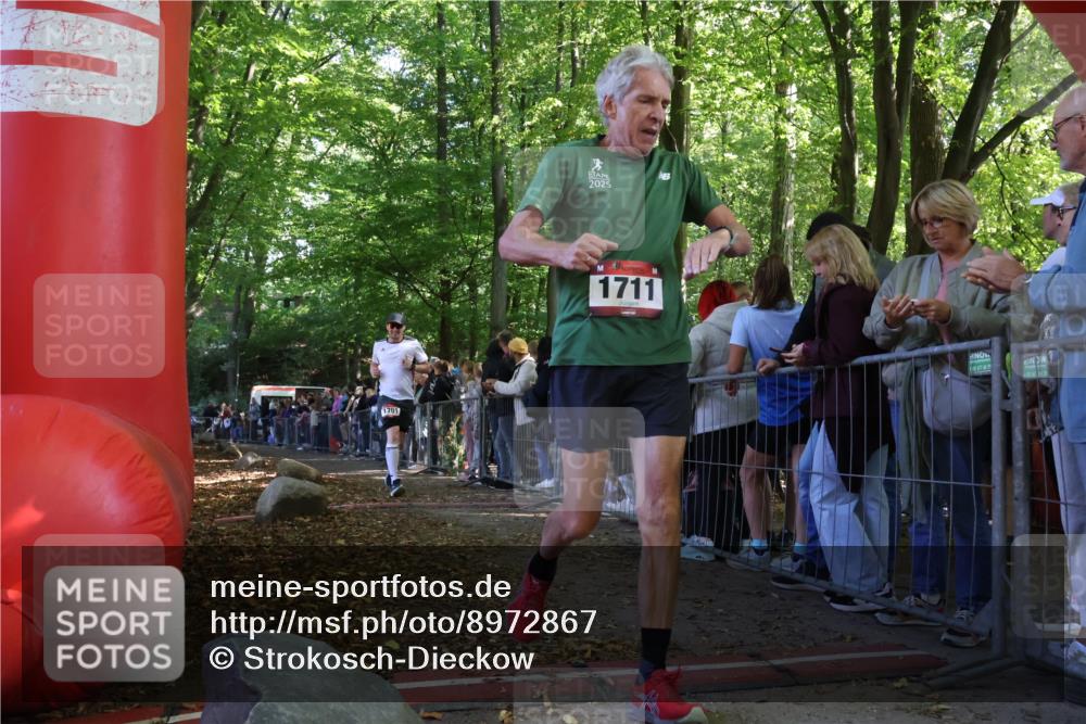 28.09.2025 - 33. Volkslauf durch das schöne Alstertal Strokosch-Dieckow http://msf.ph/oto/8972867 28.09.2025 12:06:16 Ziel 1701, 1711 meine-sportfotos.de