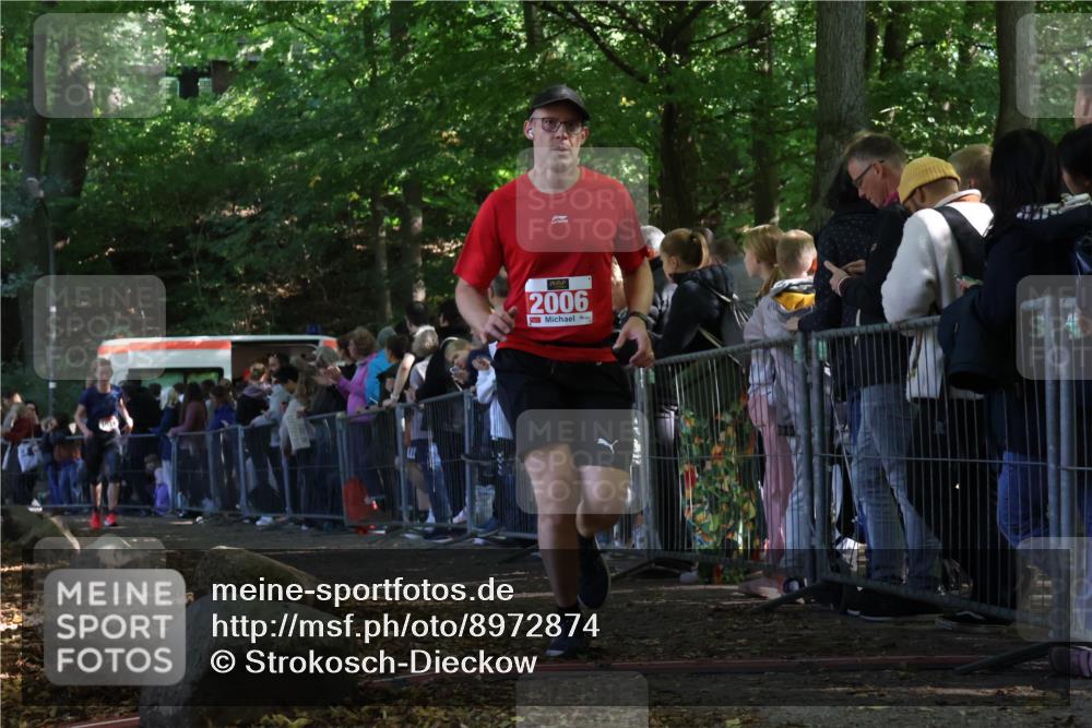 28.09.2025 - 33. Volkslauf durch das schöne Alstertal Strokosch-Dieckow http://msf.ph/oto/8972874 28.09.2025 12:06:35 Ziel 1031, 2006 meine-sportfotos.de