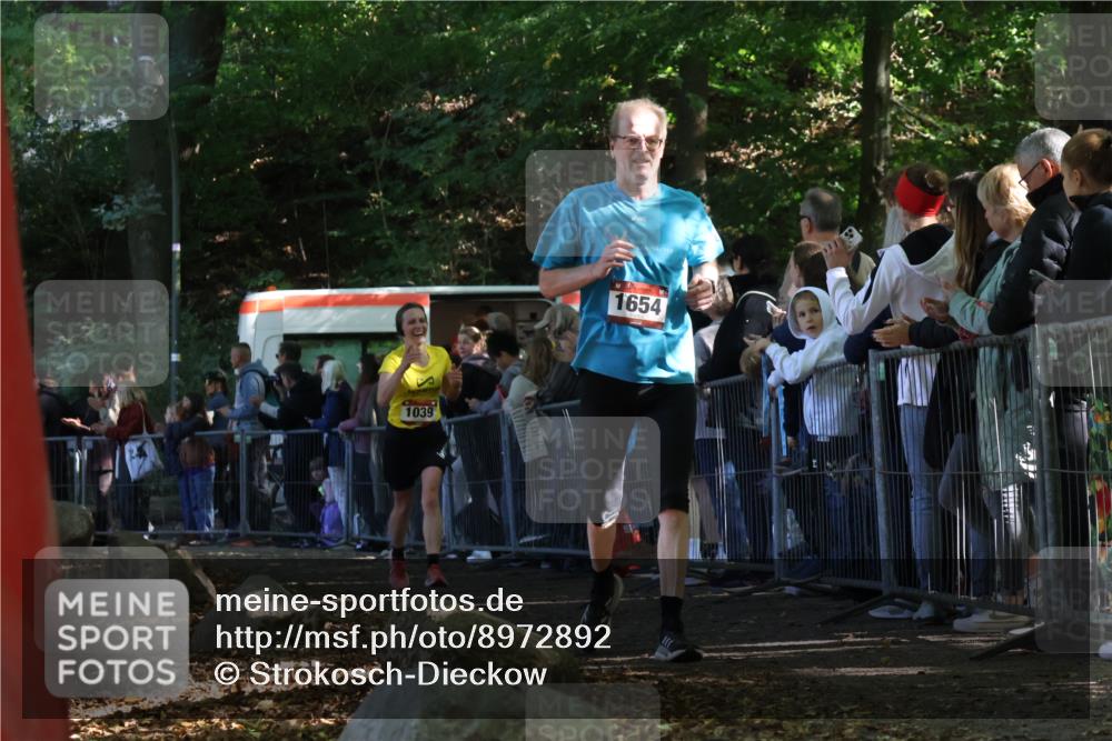 28.09.2025 - 33. Volkslauf durch das schöne Alstertal Strokosch-Dieckow http://msf.ph/oto/8972892 28.09.2025 12:06:50 Ziel 1039, 1654 meine-sportfotos.de