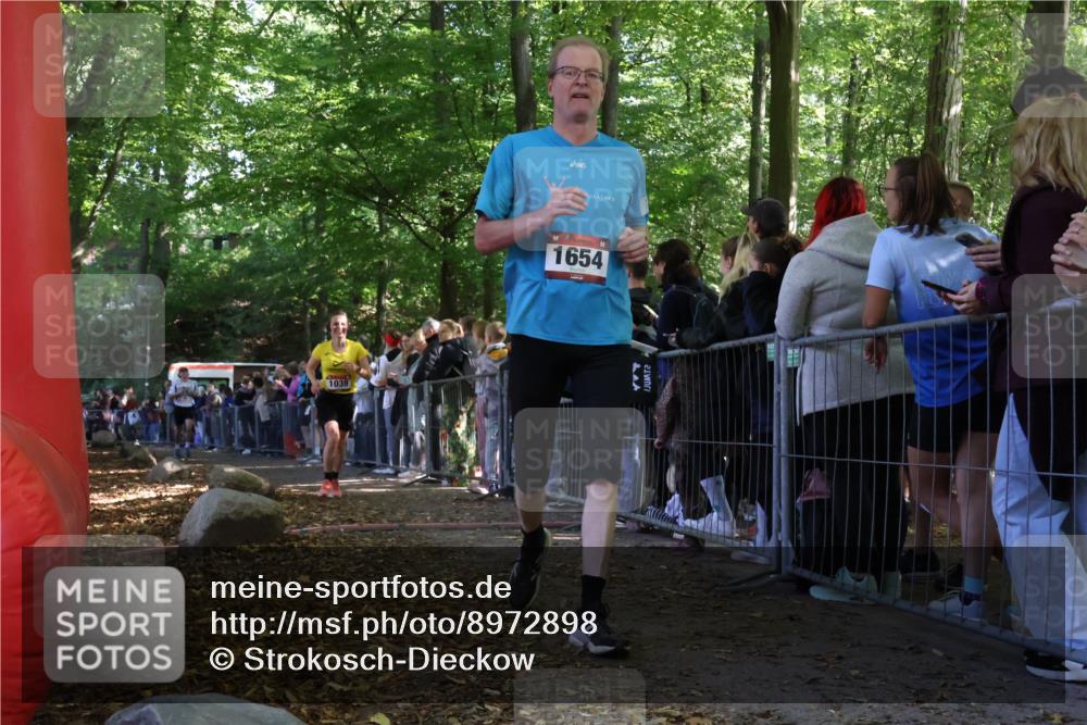 28.09.2025 - 33. Volkslauf durch das schöne Alstertal Strokosch-Dieckow http://msf.ph/oto/8972898 28.09.2025 12:06:53 Ziel 1039, 1654, 2339 meine-sportfotos.de