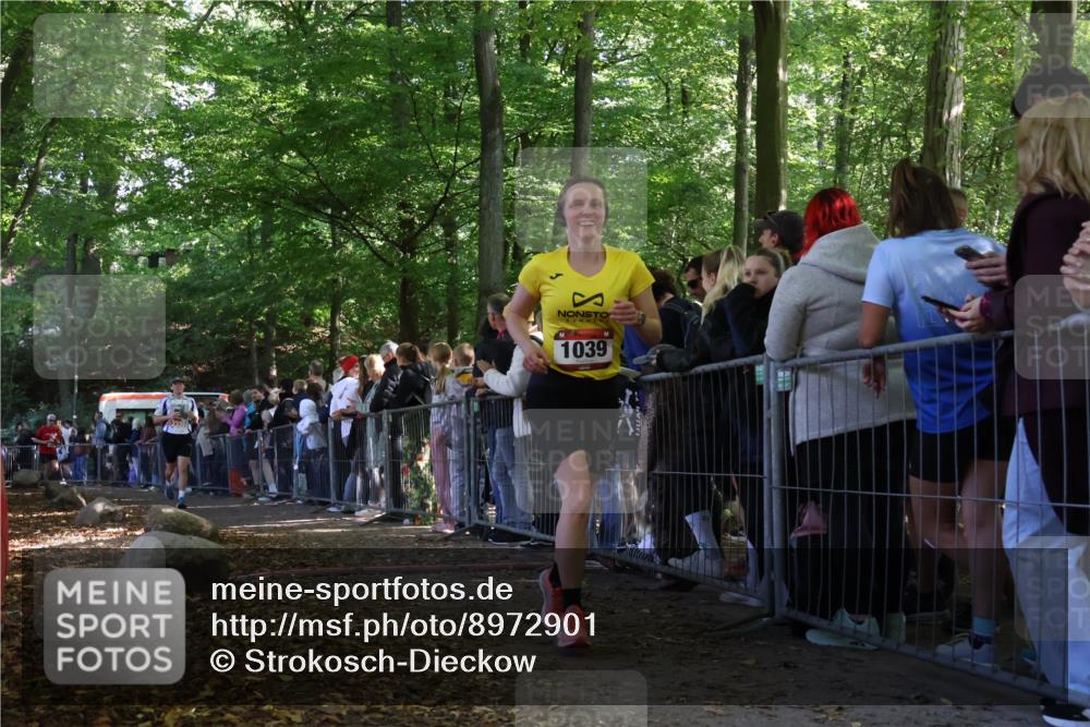 28.09.2025 - 33. Volkslauf durch das schöne Alstertal Strokosch-Dieckow http://msf.ph/oto/8972901 28.09.2025 12:06:55 Ziel 1039, 2339 meine-sportfotos.de