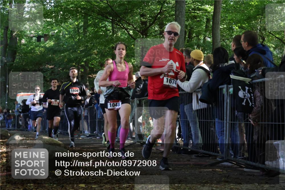 28.09.2025 - 33. Volkslauf durch das schöne Alstertal Strokosch-Dieckow http://msf.ph/oto/8972908 28.09.2025 12:07:06 Ziel 1048, 1674, 1699, 1809, 2034, 2613, 2647 meine-sportfotos.de