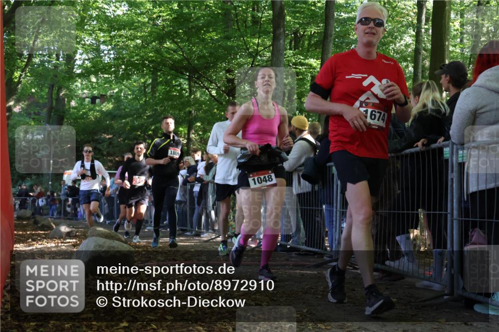 28.09.2025 - 33. Volkslauf durch das schöne Alstertal Strokosch-Dieckow http://msf.ph/oto/8972910 28.09.2025 12:07:07 Ziel 1048, 1674, 1699, 1809, 2034, 2513, 2613, 2647 meine-sportfotos.de