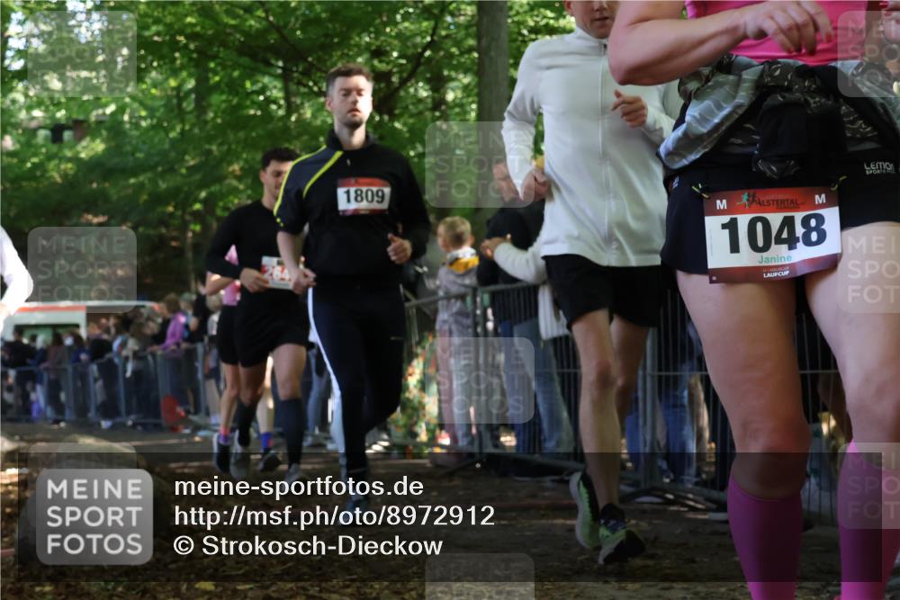 28.09.2025 - 33. Volkslauf durch das schöne Alstertal Strokosch-Dieckow http://msf.ph/oto/8972912 28.09.2025 12:07:08 Ziel 1048, 1699, 1809, 2034, 2513, 2613, 2647 meine-sportfotos.de