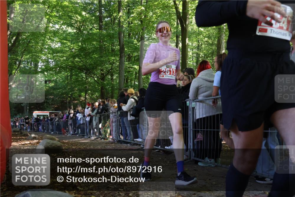 28.09.2025 - 33. Volkslauf durch das schöne Alstertal Strokosch-Dieckow http://msf.ph/oto/8972916 28.09.2025 12:07:11 Ziel 1036, 2359, 2513, 2613 meine-sportfotos.de