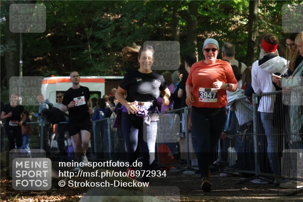 28.09.2025 - 33. Volkslauf durch das schöne Alstertal Strokosch-Dieckow http://msf.ph/oto/8972934 28.09.2025 12:07:40 Ziel 1099, 2062, 2598, 3947, 3953 meine-sportfotos.de