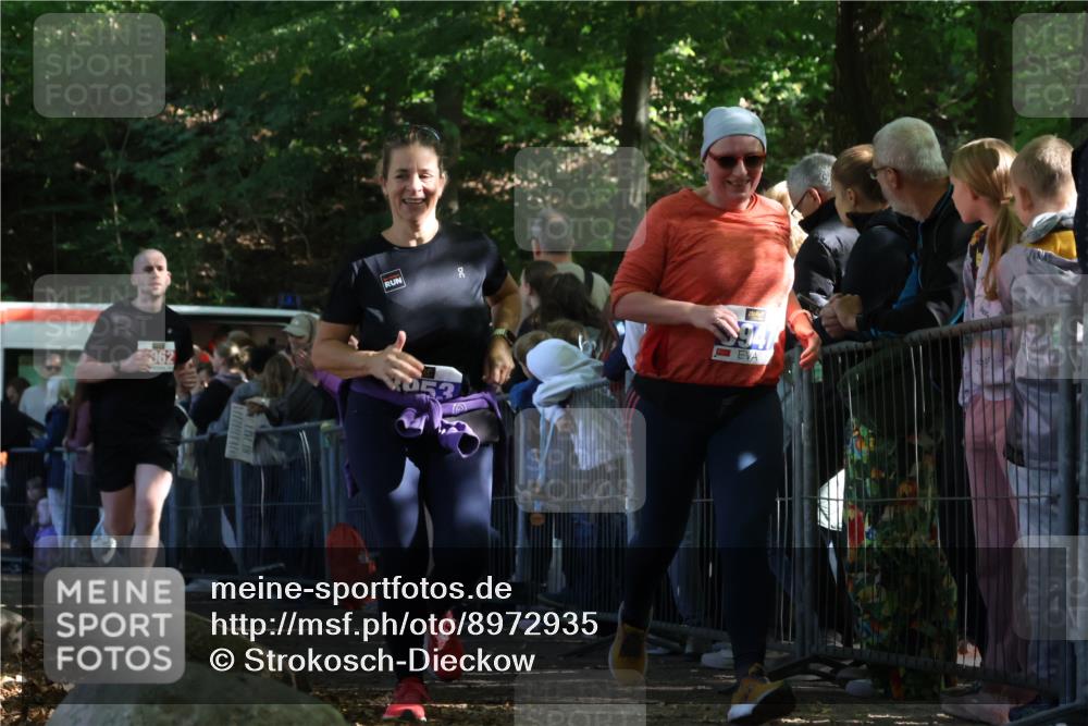 28.09.2025 - 33. Volkslauf durch das schöne Alstertal Strokosch-Dieckow http://msf.ph/oto/8972935 28.09.2025 12:07:41 Ziel 1099, 2062, 2598, 3947, 3953 meine-sportfotos.de