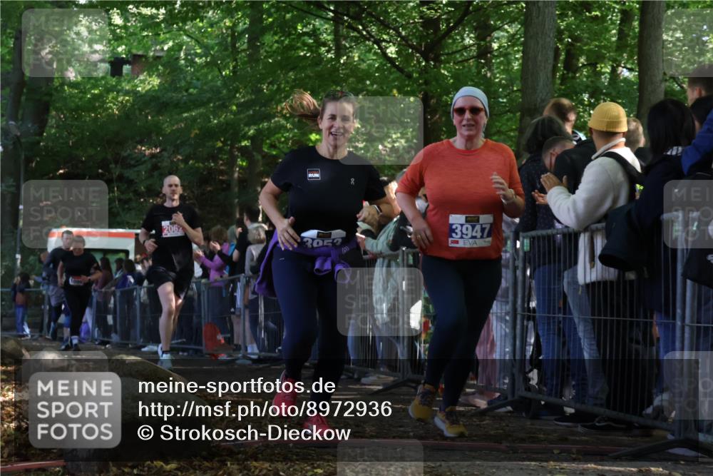 28.09.2025 - 33. Volkslauf durch das schöne Alstertal Strokosch-Dieckow http://msf.ph/oto/8972936 28.09.2025 12:07:42 Ziel 1099, 2062, 2598, 3947, 3953 meine-sportfotos.de
