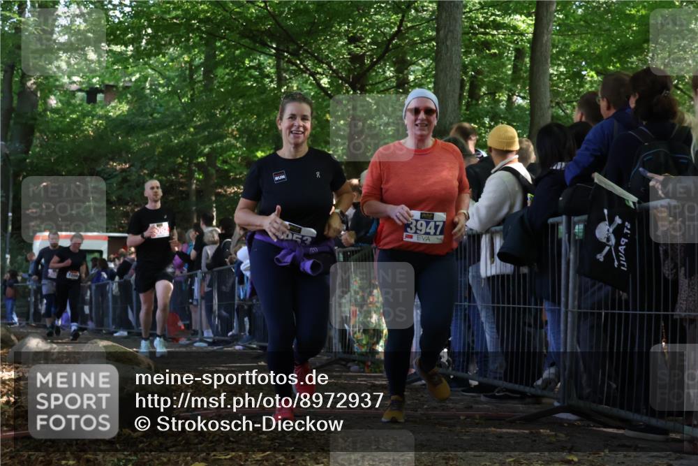 28.09.2025 - 33. Volkslauf durch das schöne Alstertal Strokosch-Dieckow http://msf.ph/oto/8972937 28.09.2025 12:07:42 Ziel 1099, 2062, 2598, 3947, 3953 meine-sportfotos.de