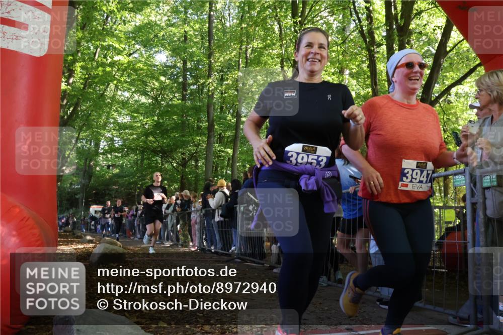 28.09.2025 - 33. Volkslauf durch das schöne Alstertal Strokosch-Dieckow http://msf.ph/oto/8972940 28.09.2025 12:07:44 Ziel 1099, 2062, 2598, 3947, 3953 meine-sportfotos.de