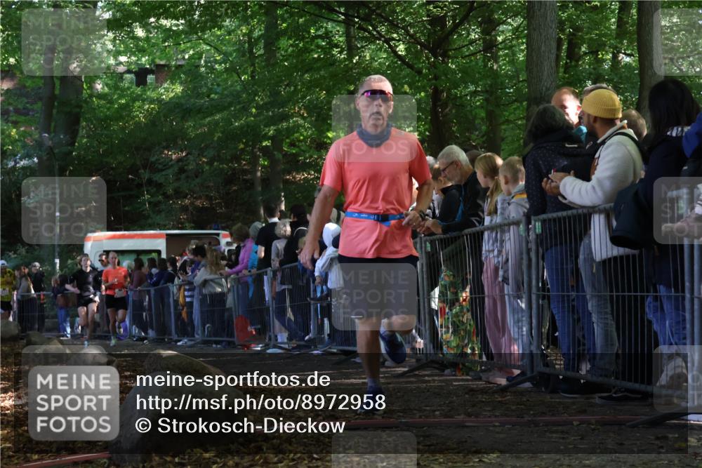 28.09.2025 - 33. Volkslauf durch das schöne Alstertal Strokosch-Dieckow http://msf.ph/oto/8972958 28.09.2025 12:08:04 Ziel 2085, 2086, 2159, 2494 meine-sportfotos.de